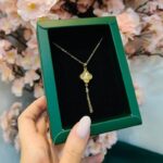 پلاک طلا ونکلیف آویز