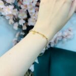 دستبند طلا آویز تاج ظریف